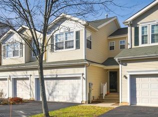 32 Rolling Hill Rd #232, Clinton, NJ 08809