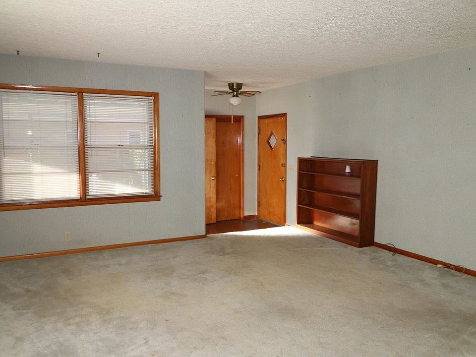 1st image of 710 N Riverdale Dr