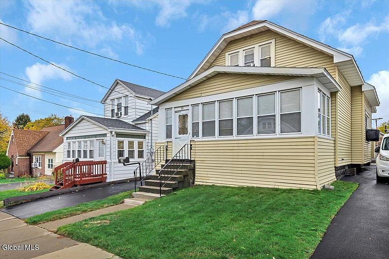 2nd image of 32 Bonheim Street