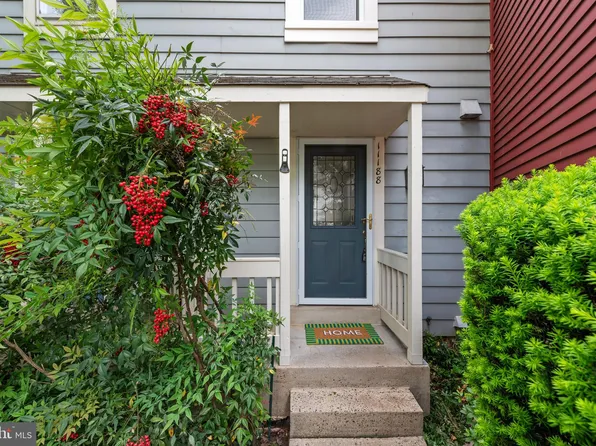 11188 Silentwood Ln, Reston, VA 20191
