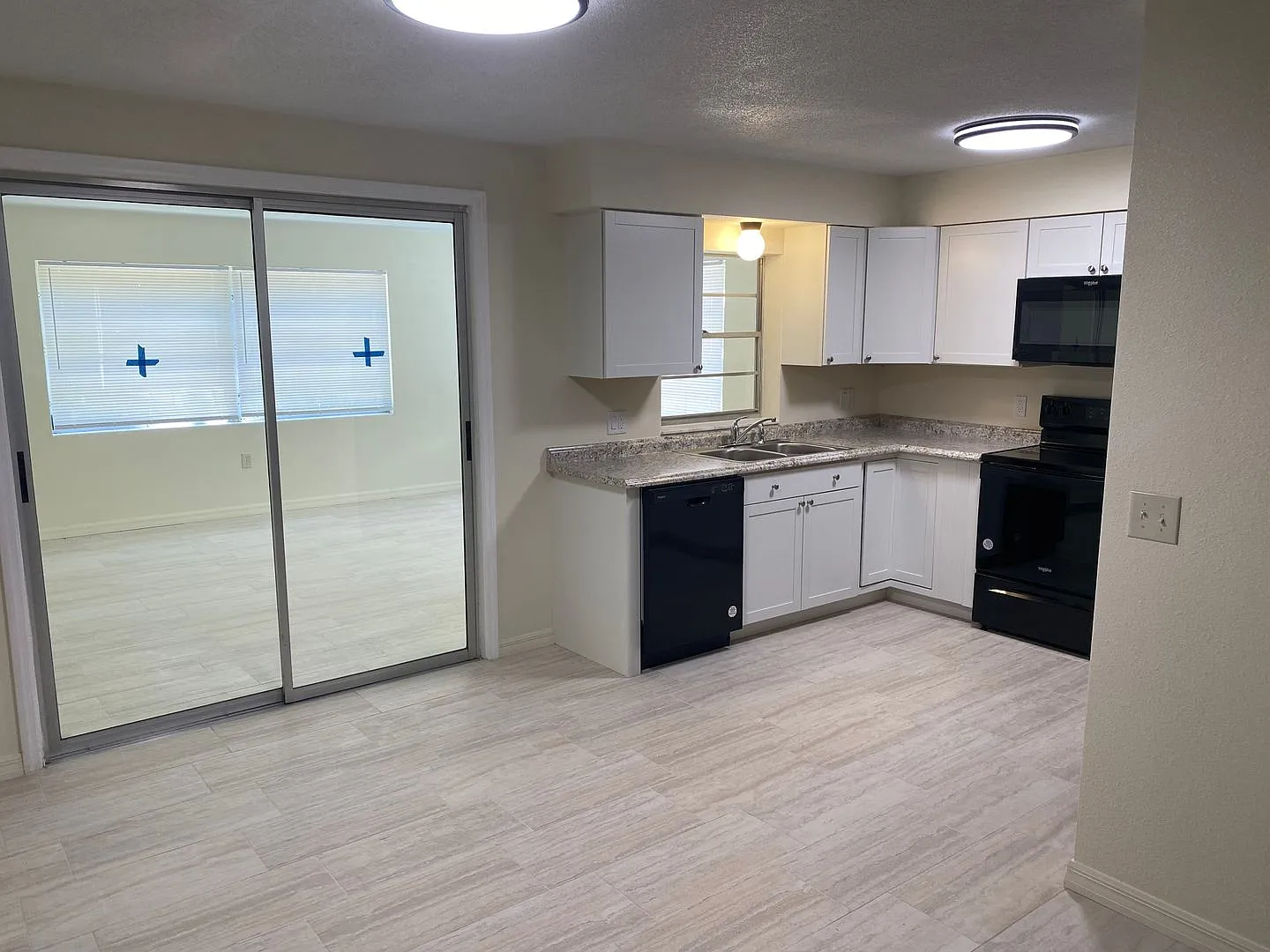 2/2 0range City — Photo 3