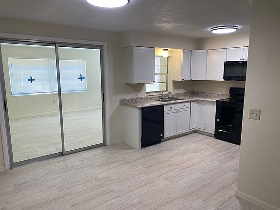 3rd image of 2385 Poinsettia Dr