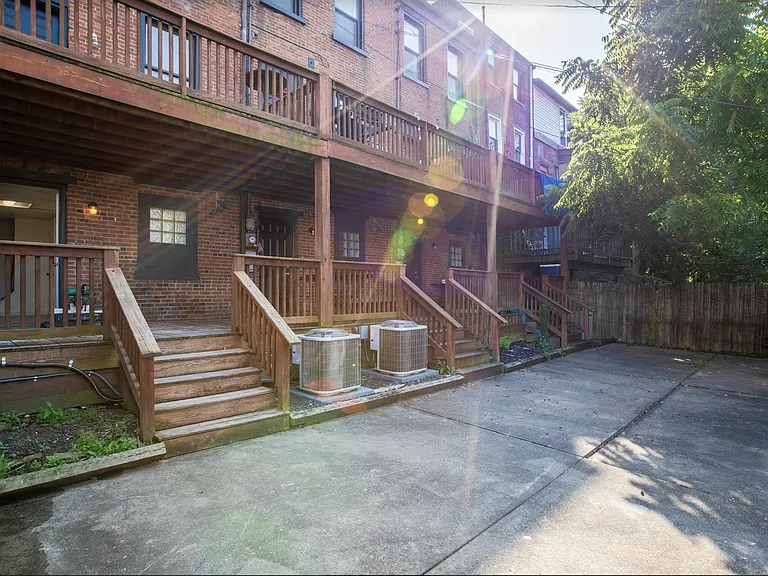 415 E Carson St — Photo 7