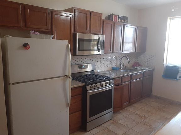 4th image of 2324 S Bancroft St #2324