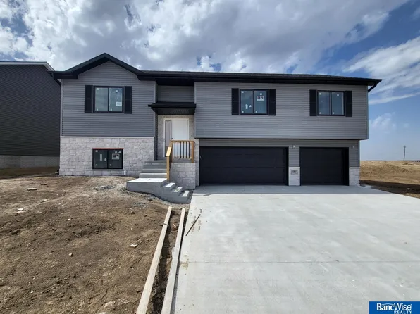 5833 SW 9th St, Lincoln, NE 68523