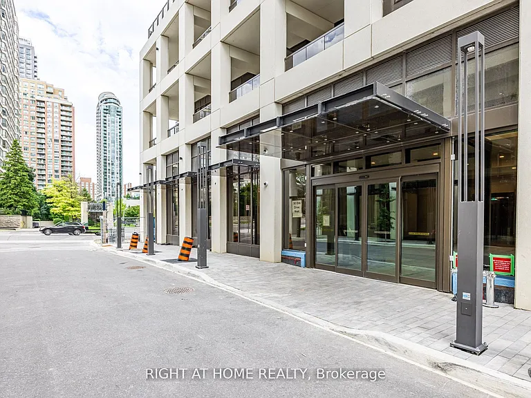 30 Elm Dr W #1103 — Photo 3