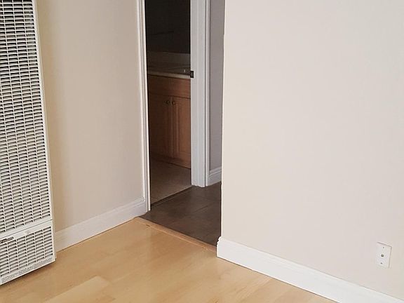 3rd image of 4675 Ohio St Unit 4