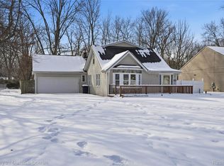 33805 Orangelawn St, Livonia, MI 48150