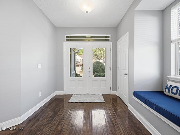 4th image of 325 HOWLAND Drive
