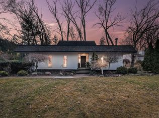 2331 Pine View Dr, West Bloomfield, MI 48324