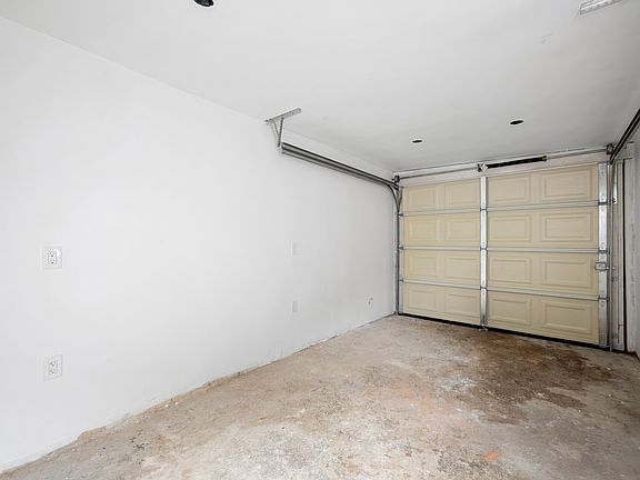 5th image of 310 W Cedar Ave
