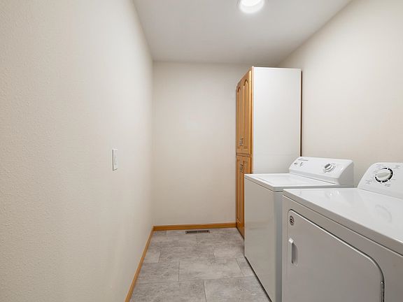 5th image of 40 Rolling Hills Dr NW