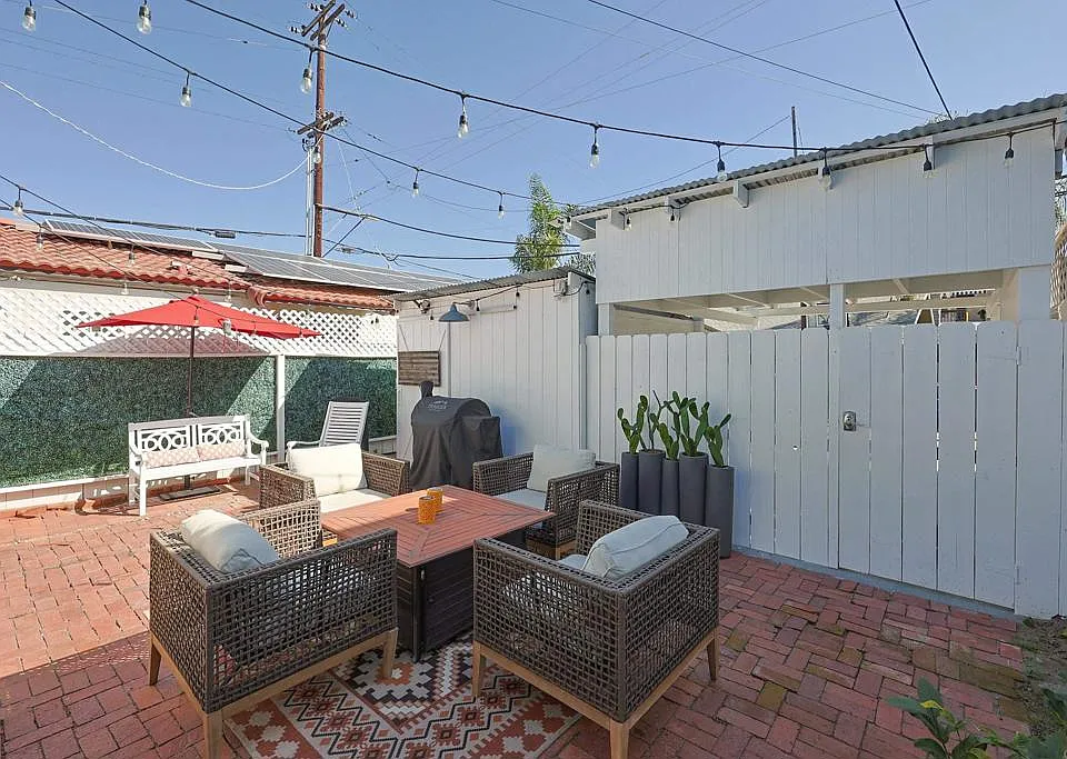 207 C Ave