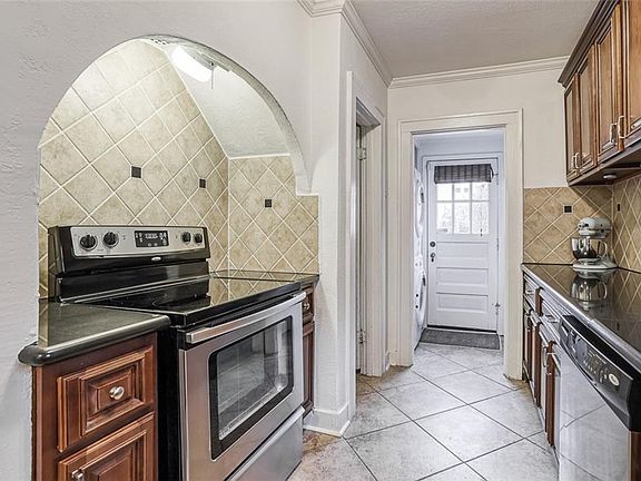 2nd image of 6162 Holmes St