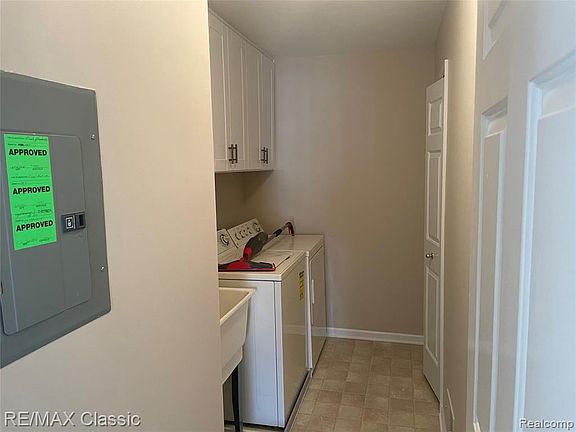 3rd image of 15936 Morningside