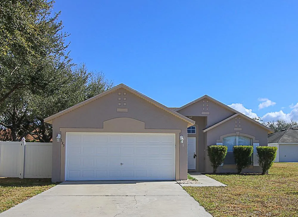 3 bed, 1465 sqft, $1,999 — Photo 1