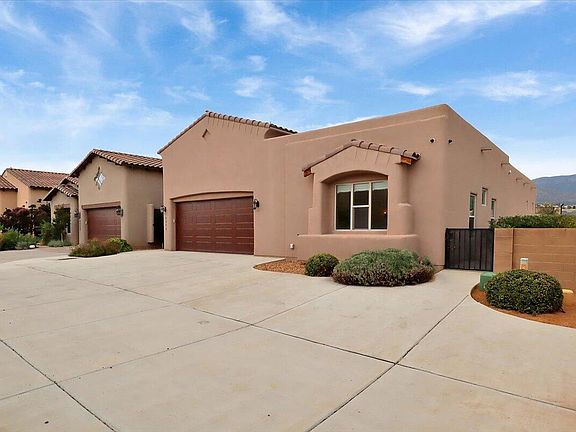 2nd image of 9928 Cielito Oeste Way NE