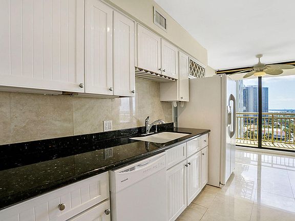 5th image of 3400 N Ocean Dr APT 1508
