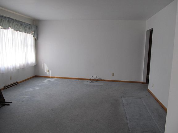4th image of 118 Hutchinson Dr