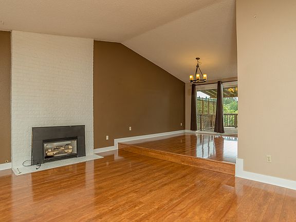5th image of 14511 27th Ave E