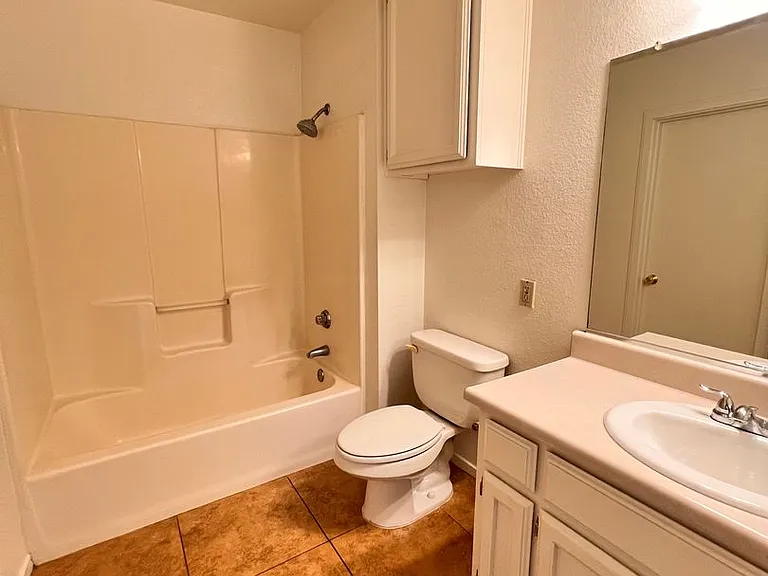 8106 Laborough Dr — Photo 13