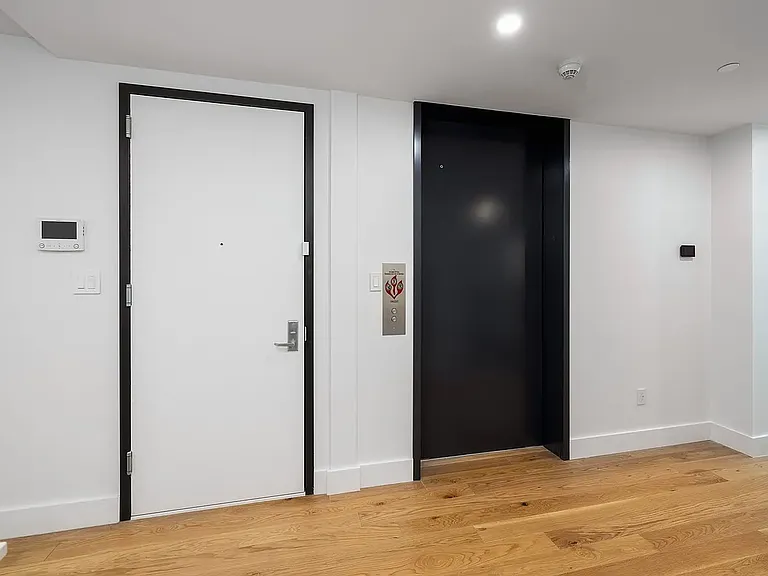 268 E 7th St #Penthouse 6 — Photo 19