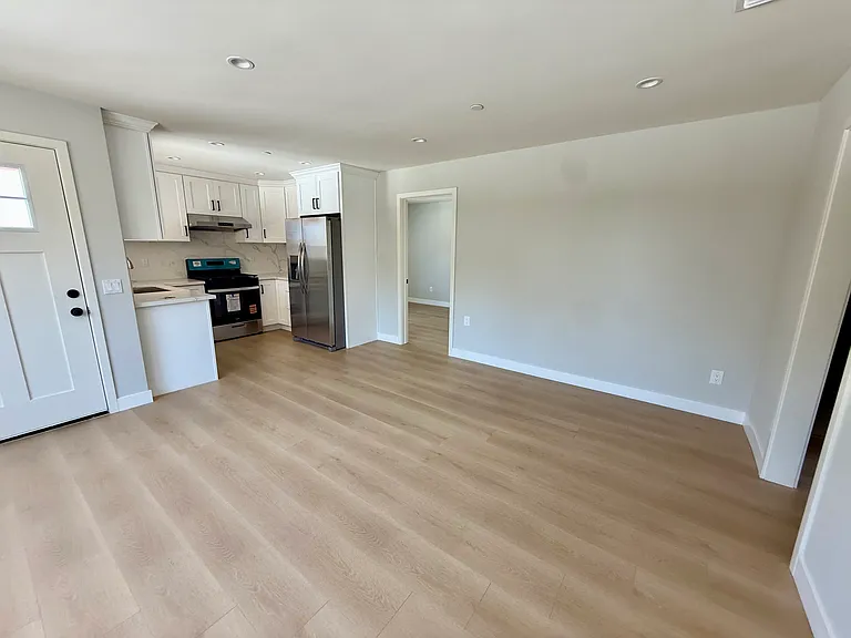 3440 N Vineland Ave — Photo 4