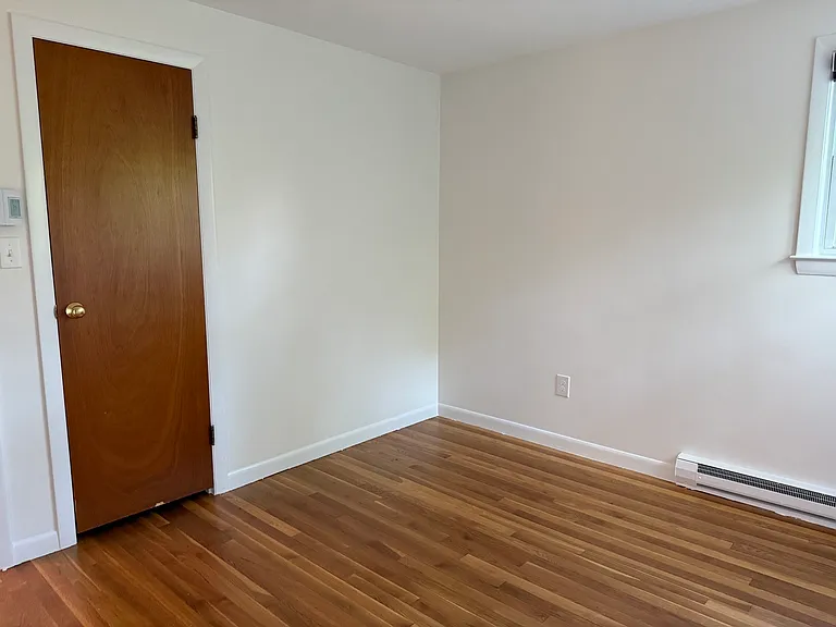 585 Burncoat St — Photo 4