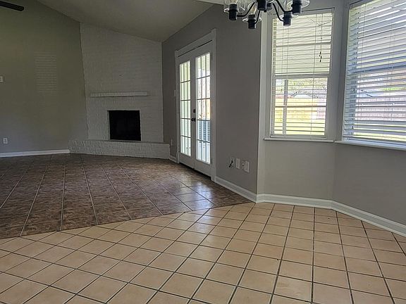 Dining Room Connects: 
Open Floor Plan