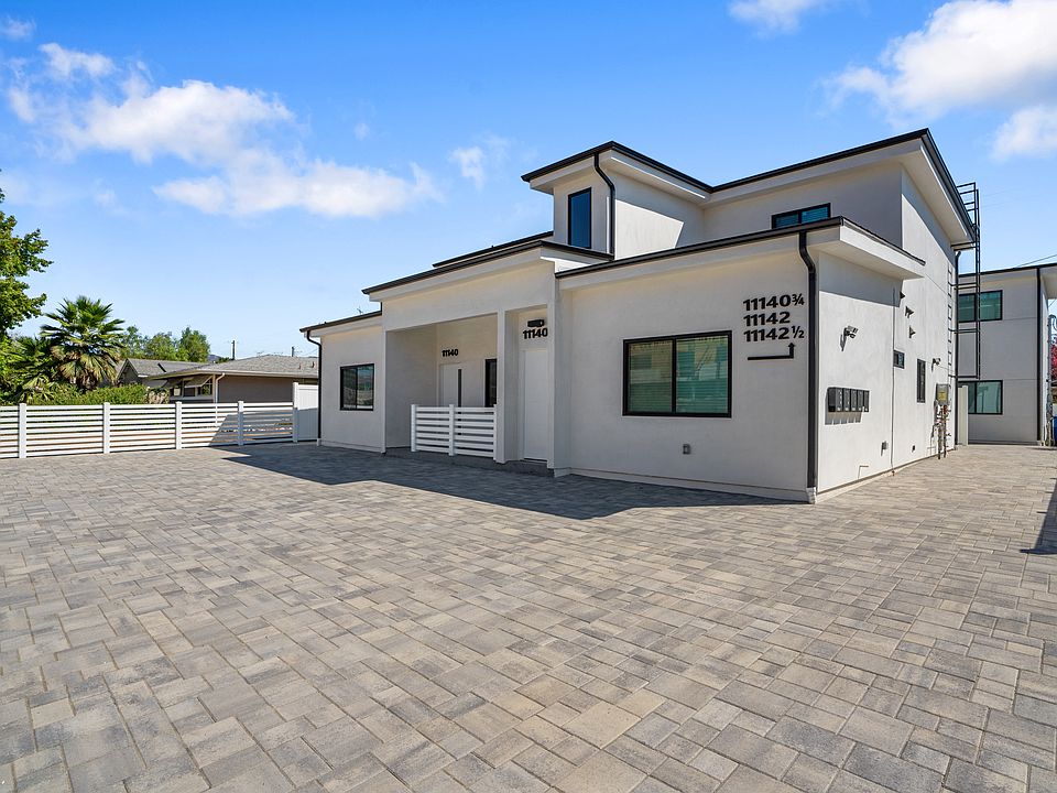 1st image of 11142 Woodley Ave #1/2