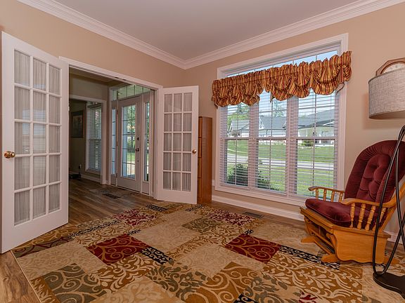 4th image of 2209 Duffers Ln