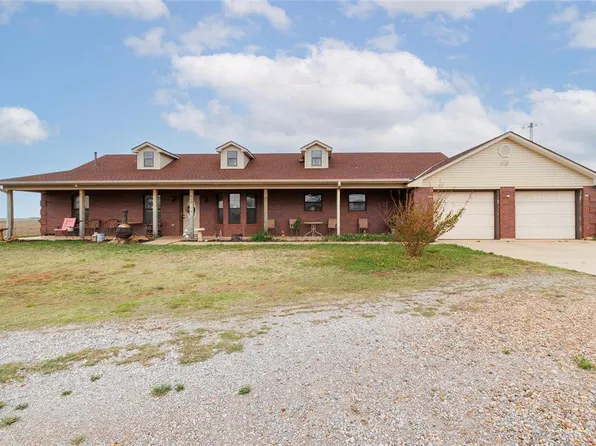 910 1st St, Elgin, OK 73538