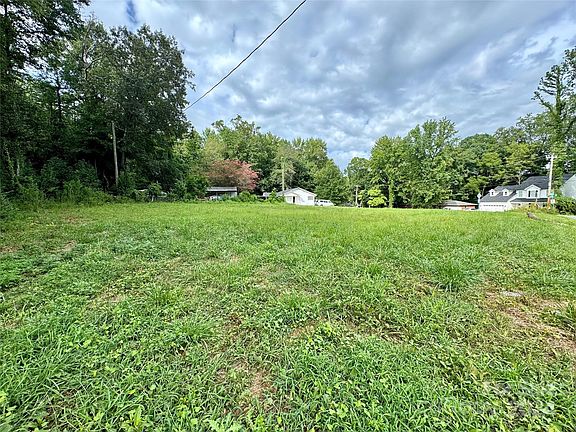 3rd image of 1049 Jenkins Dr #7