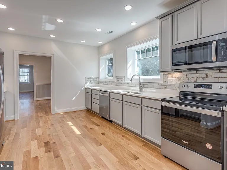 18 Huntingdon Ln — Photo 8