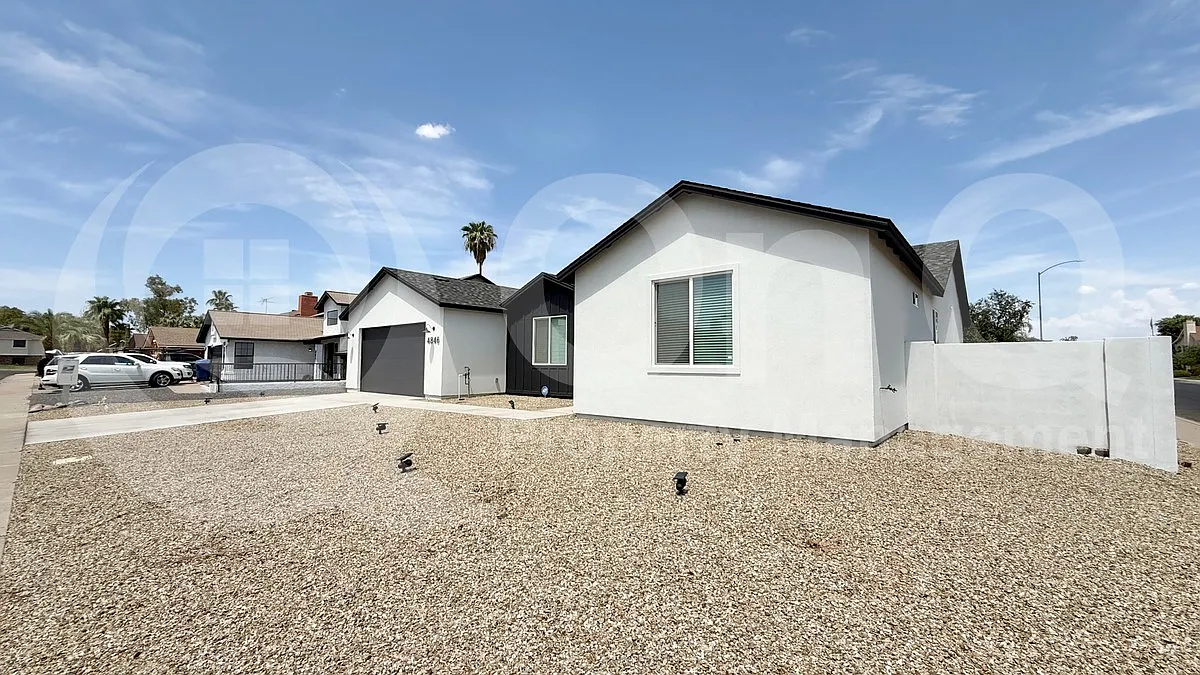 4 bed, 2.5 bath, 2462 sqft, $3,250 — Photo 2