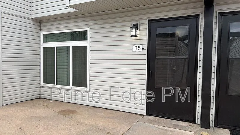 2 bed, 1.5 bath, 1004 sqft, $1,200 — Photo 3