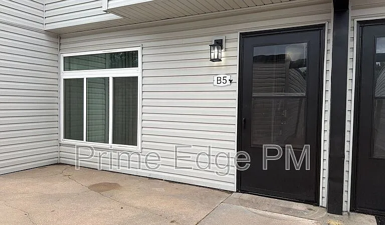 6235 Holdrege St #B-5 — Photo 3