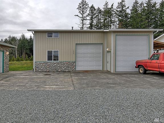 3rd image of 1620 Country Club Dr