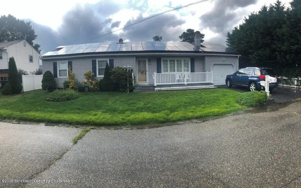 1228 Windward Ave photo 1