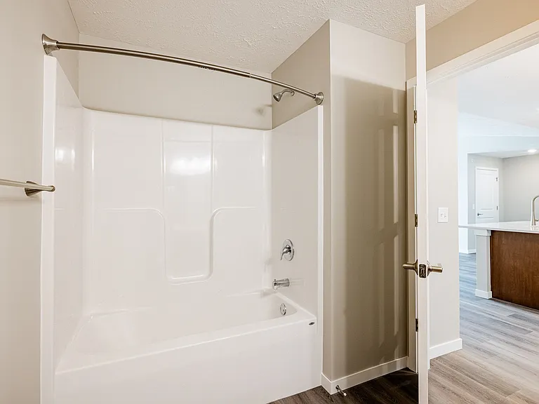 Kings Ridge Apartments — Photo 38