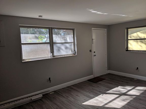 3rd image of 224 8th Ave N #224