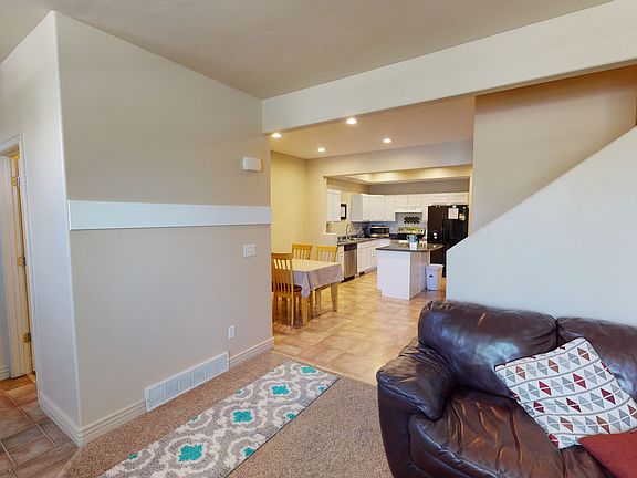5th image of 10617 S Granby Way