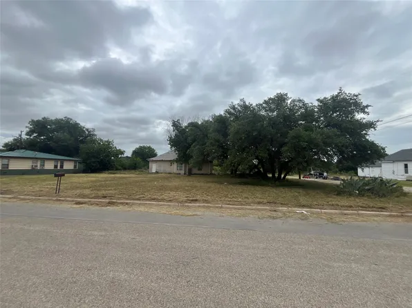 706 W 5th St, Brady, TX 76825