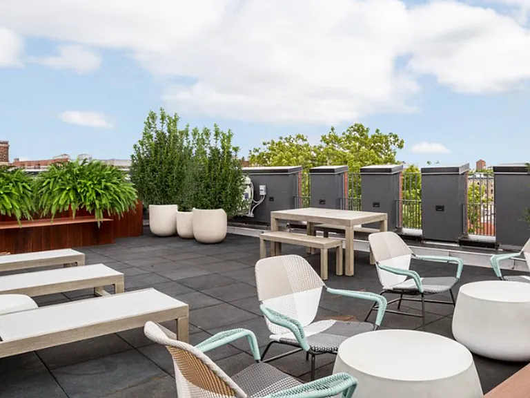 195 Sullivan Pl #3R — Photo 14