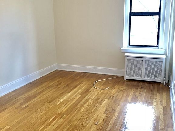 4th image of 3516 34th St APT 4B