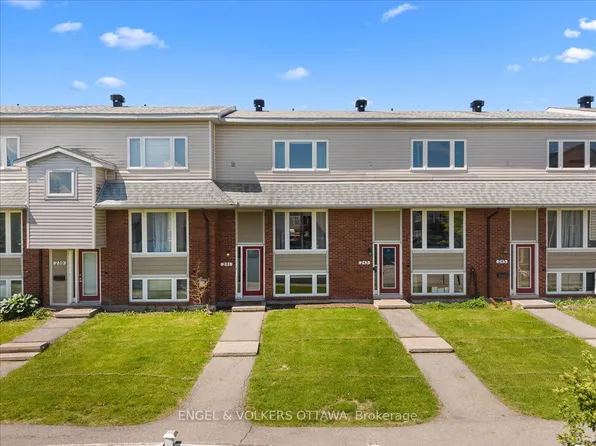 241 Monterey Dr, Ottawa, ON K2H 7B1