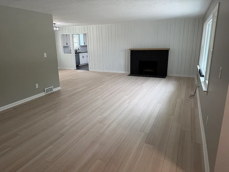 1182 Dalton Dr — Photo 2