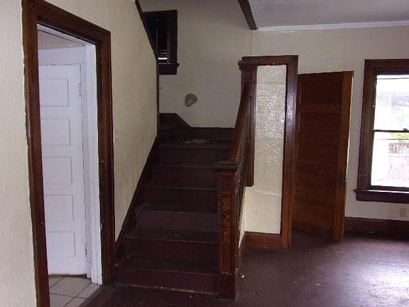 5th image of 47 E Hudson Ave