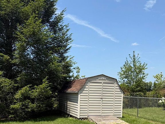 4th image of 129 Oliver Dr