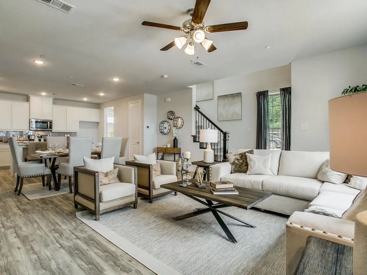 3 bed, 2.5 bath, 2005 sqft, $3,149 — Photo 4